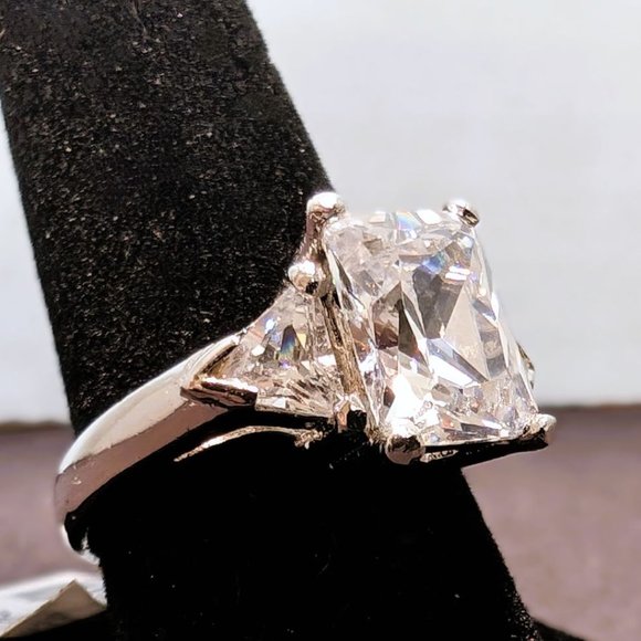 Huge 3ctw Diamond Engagement Ring 2ctw Emerald Center & 1ctw Trilliant Sides - Picture 5 of 5